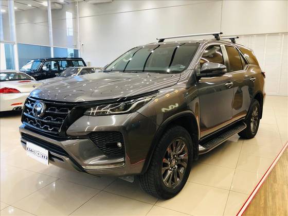 TOYOTA HILUX SW4 2.8 D-4D TURBO DIESEL SRX 4X4 AUTOMÁTICO